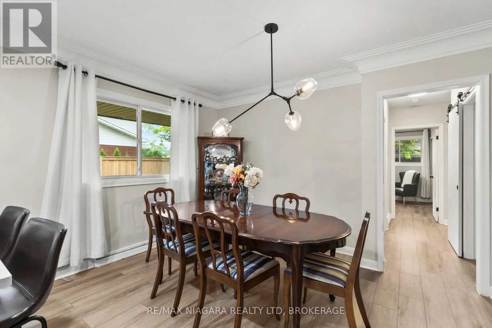 27 DALEVIEW CRESCENT