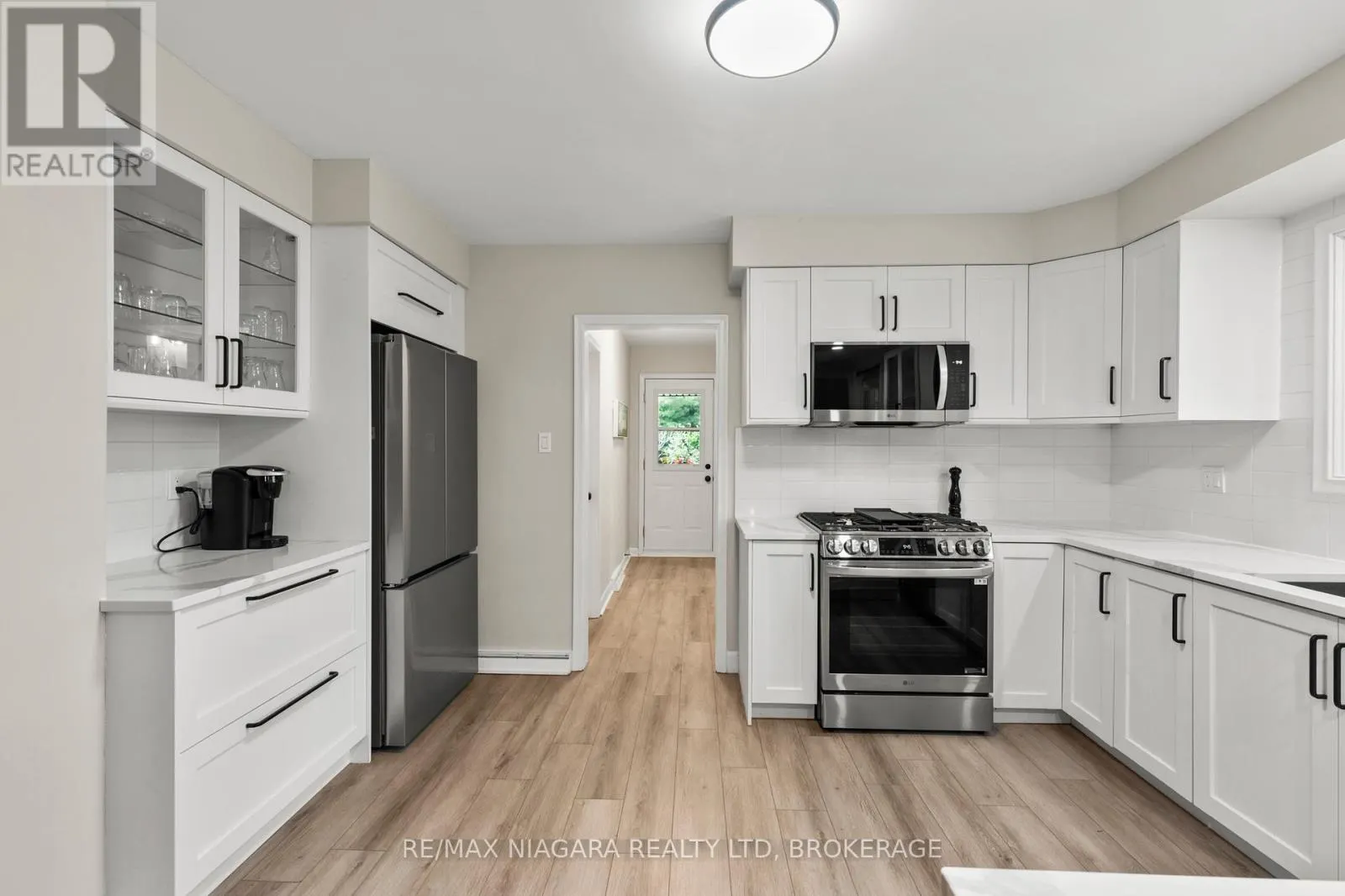 27 DALEVIEW CRESCENT