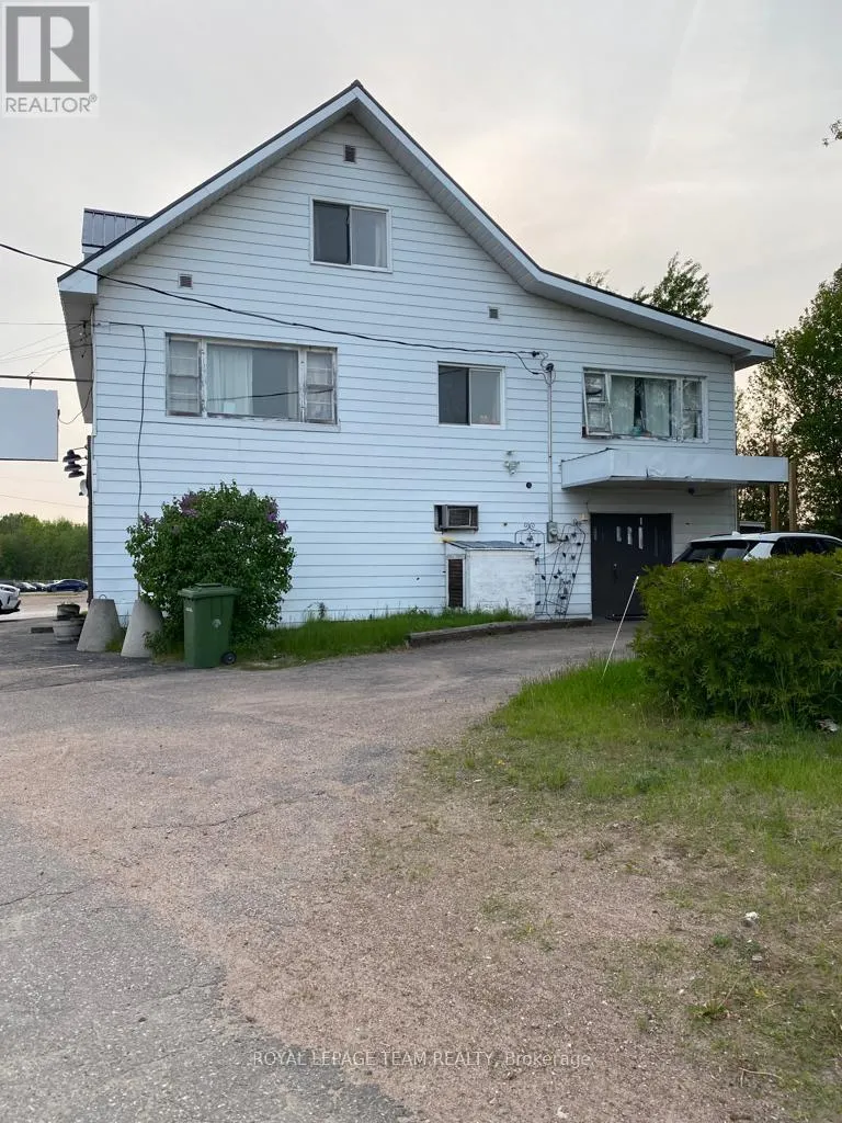 2 MOHNS AVENUE