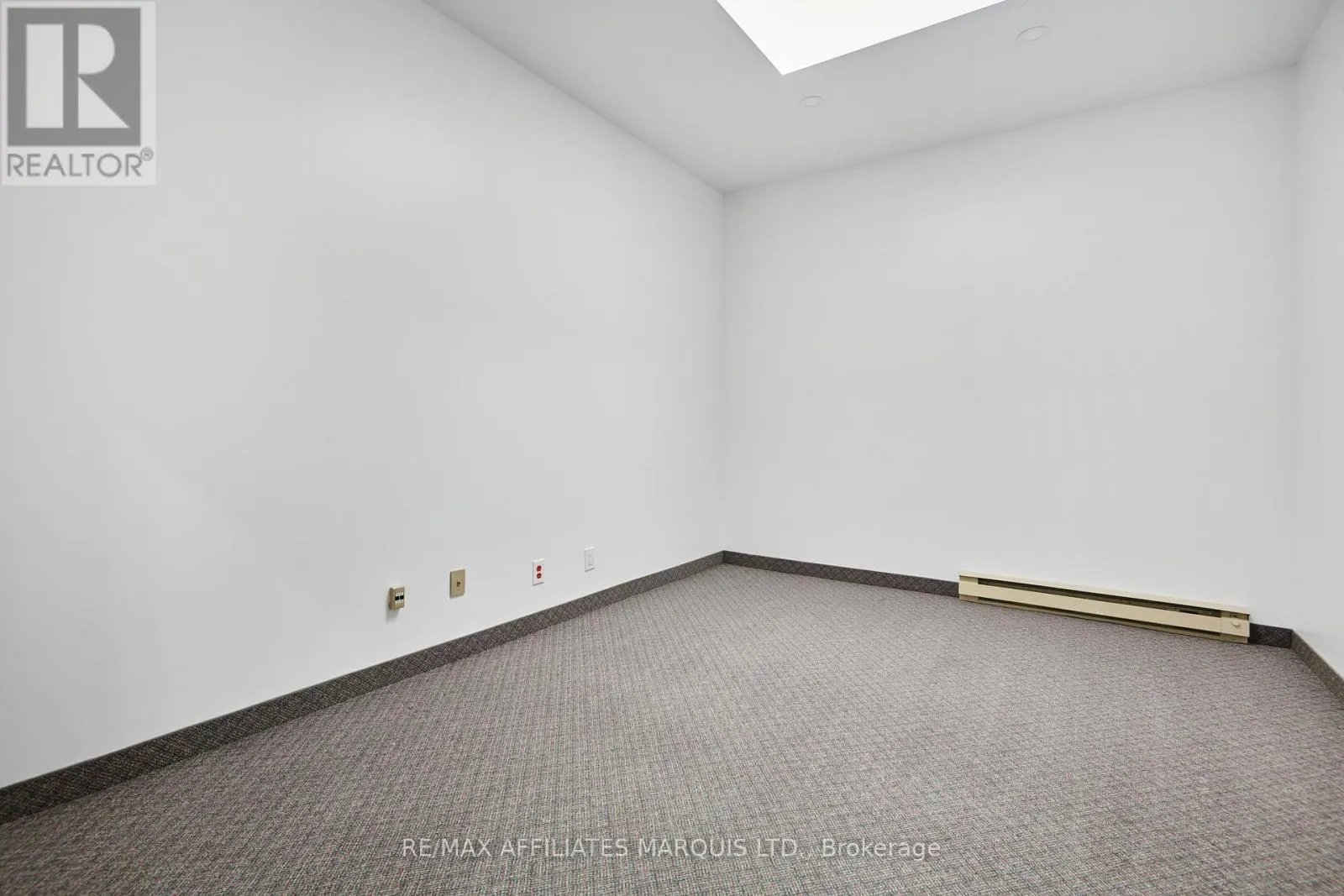 UPSTAIRS/OFFICE ROOM 5 - 41 SECOND STREET W