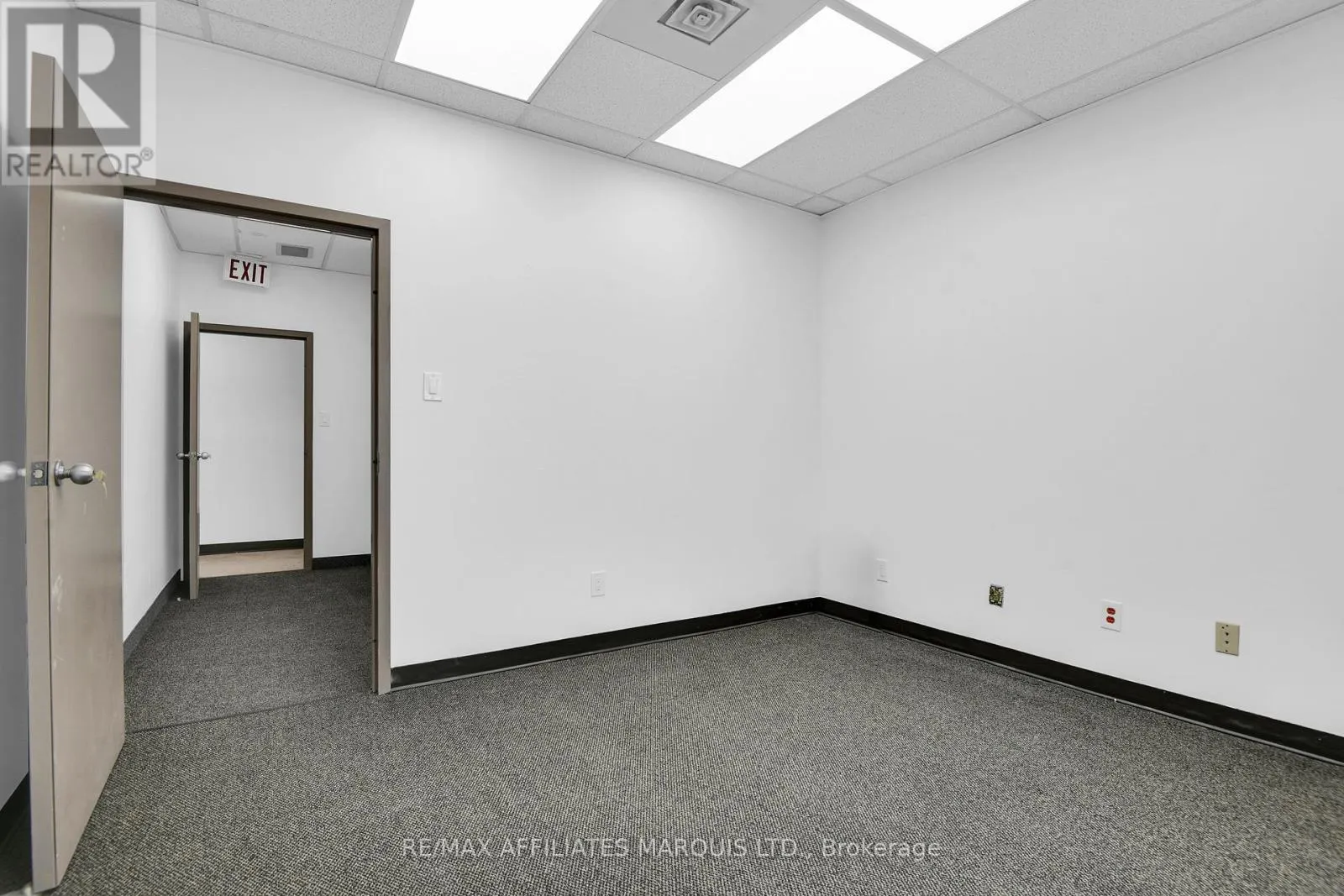 UPSTAIRS/OFFICE ROOM 5 - 41 SECOND STREET W