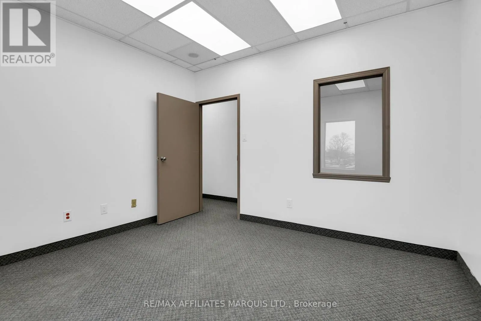 UPSTAIRS/OFFICE ROOM 5 - 41 SECOND STREET W