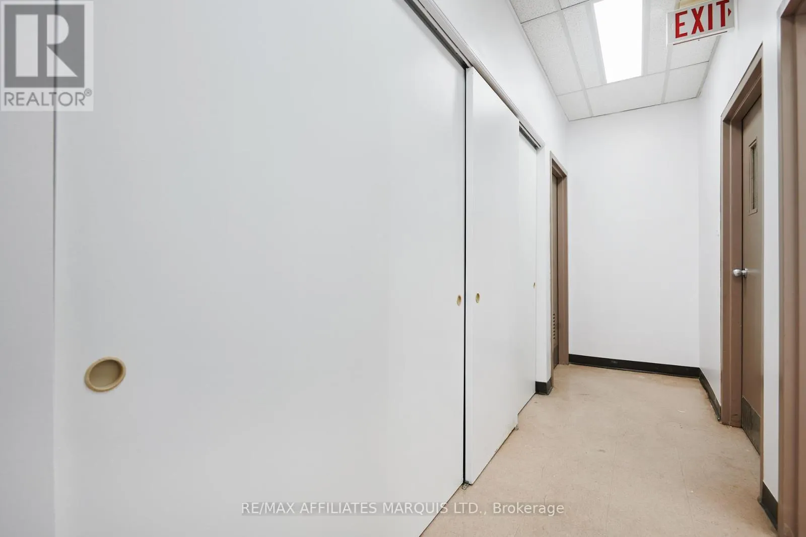 UPSTAIRS/OFFICE ROOM 5 - 41 SECOND STREET W