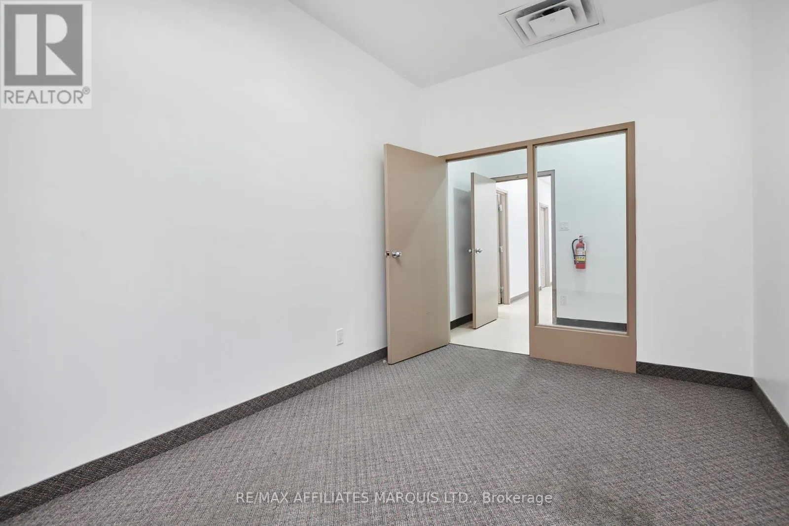 UPSTAIRS/OFFICE ROOM 5 - 41 SECOND STREET W