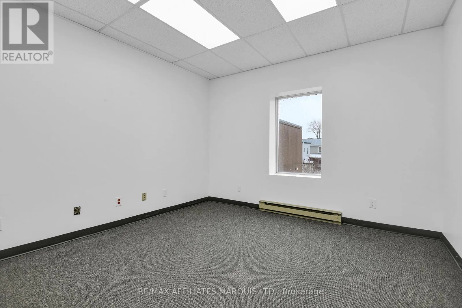 UPSTAIRS/OFFICE ROOM 5 - 41 SECOND STREET W