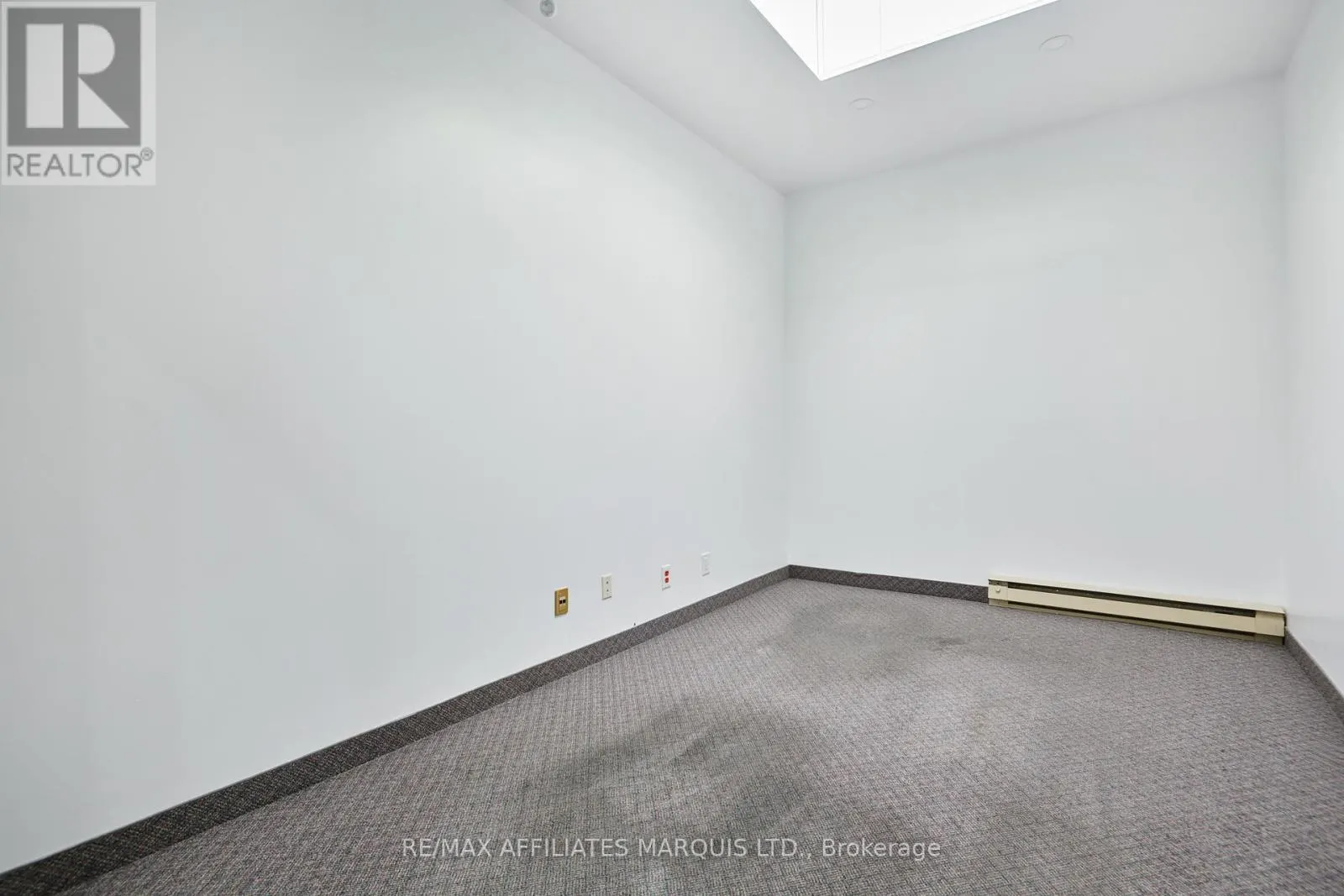 UPSTAIRS/OFFICE ROOM 5 - 41 SECOND STREET W