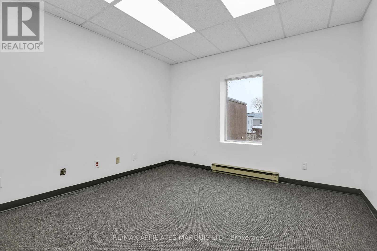 UPSTAIRS/OFFICE ROOM 6 - 41 SECOND STREET W