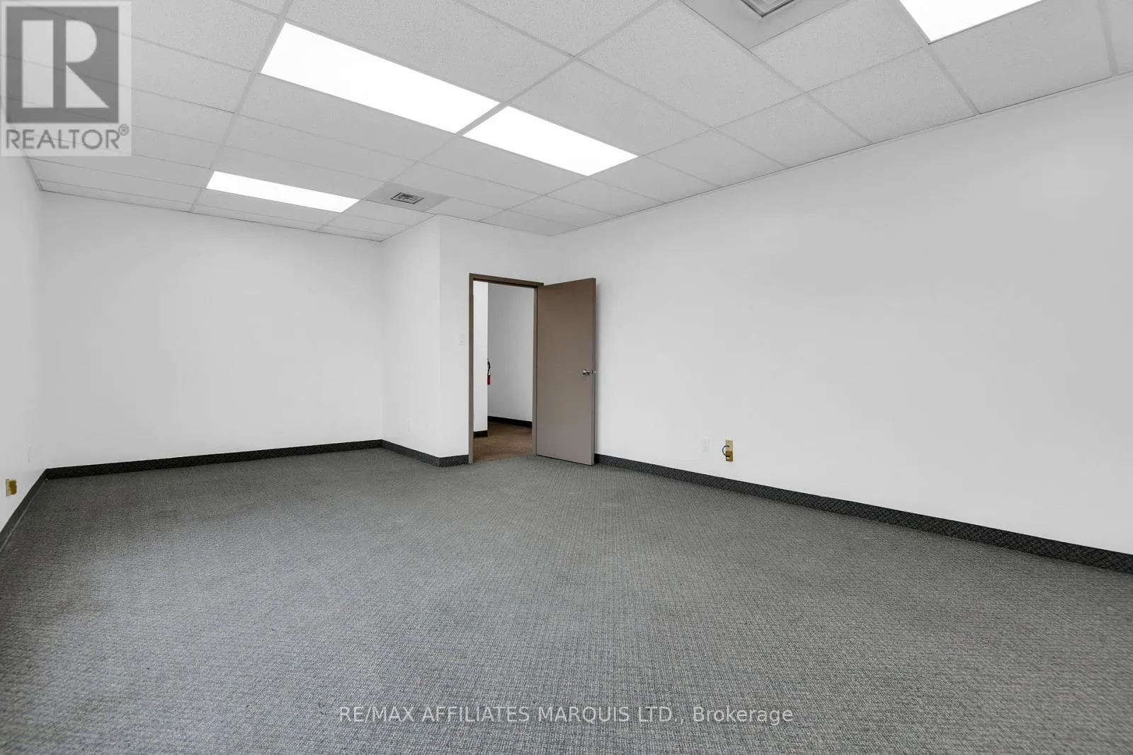 UPSTAIRS/OFFICE ROOM 6 - 41 SECOND STREET W