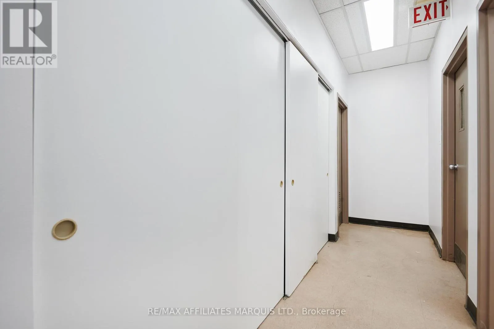UPSTAIRS/OFFICE ROOM 6 - 41 SECOND STREET W