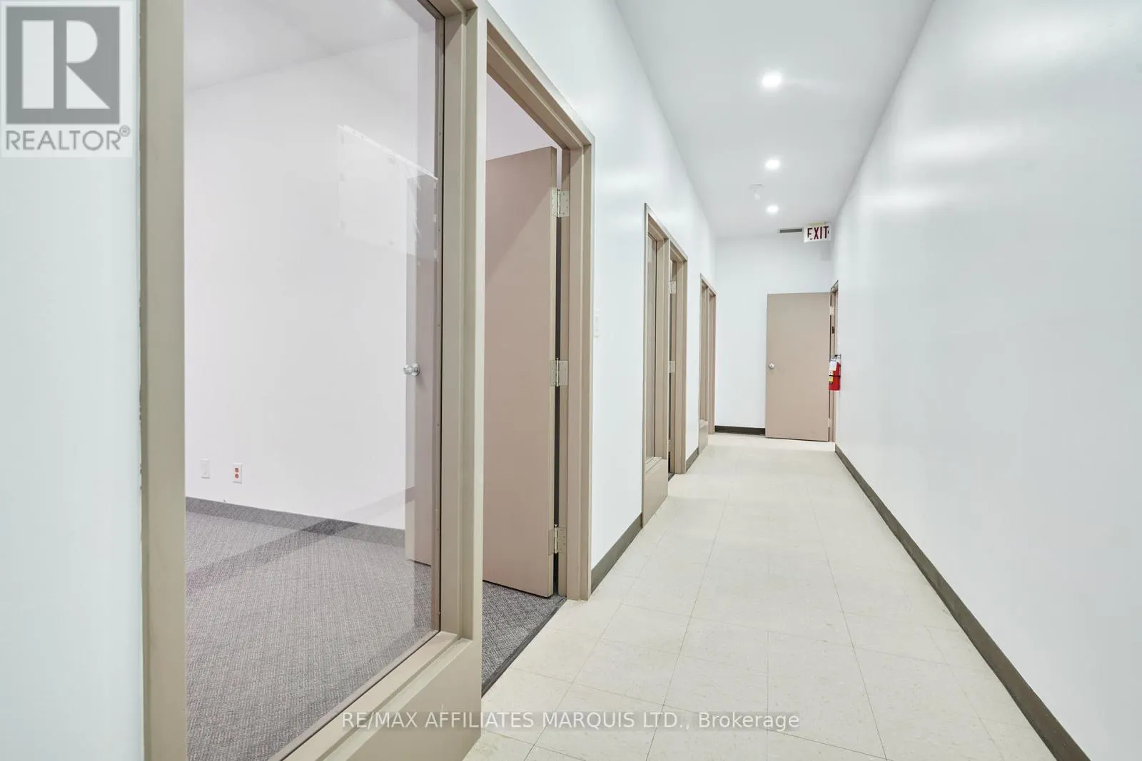 UPSTAIRS/OFFICE ROOM 6 - 41 SECOND STREET W