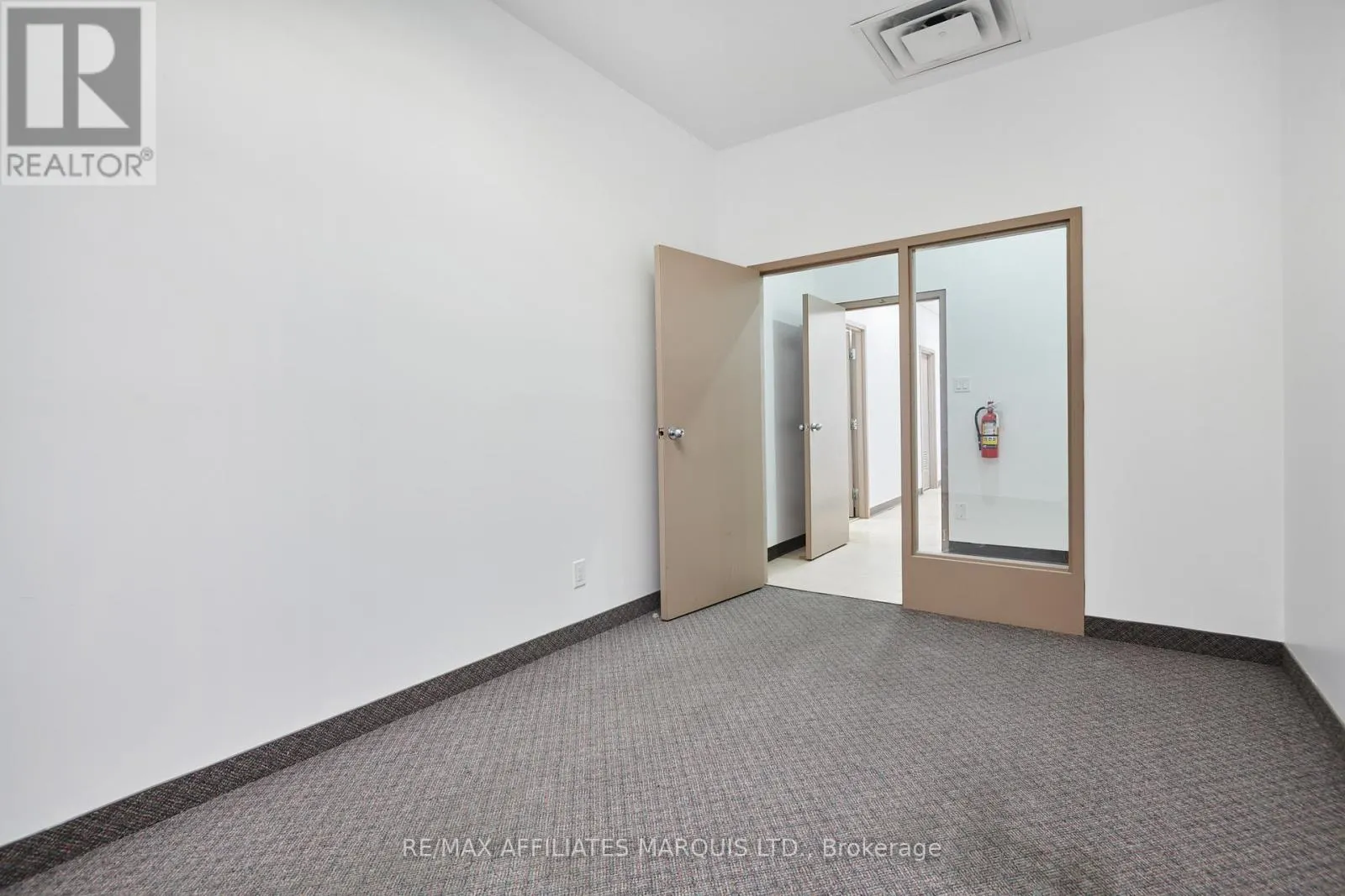 UPSTAIRS/OFFICE ROOM 6 - 41 SECOND STREET W