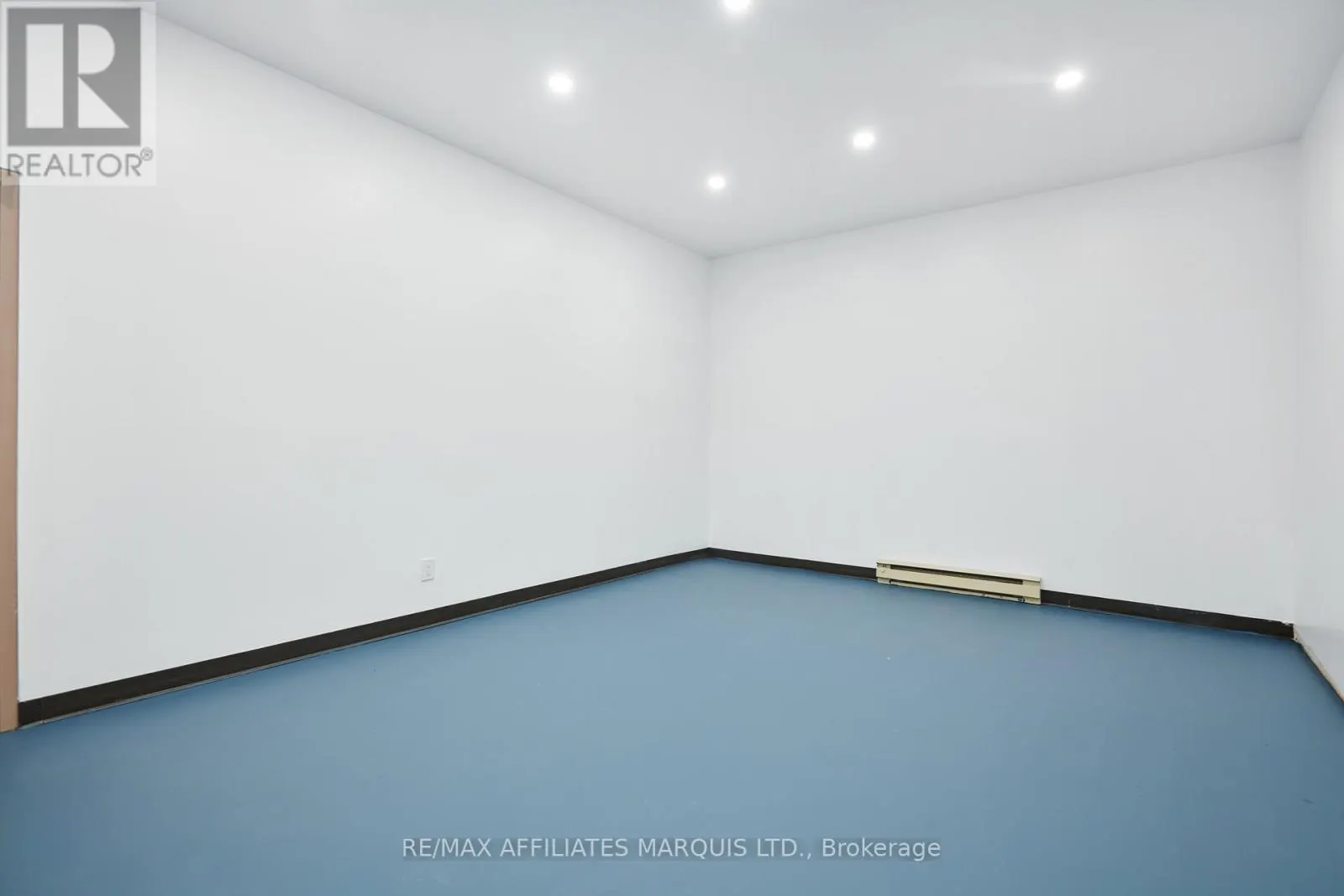 UPSTAIRS/OFFICE ROOM 6 - 41 SECOND STREET W