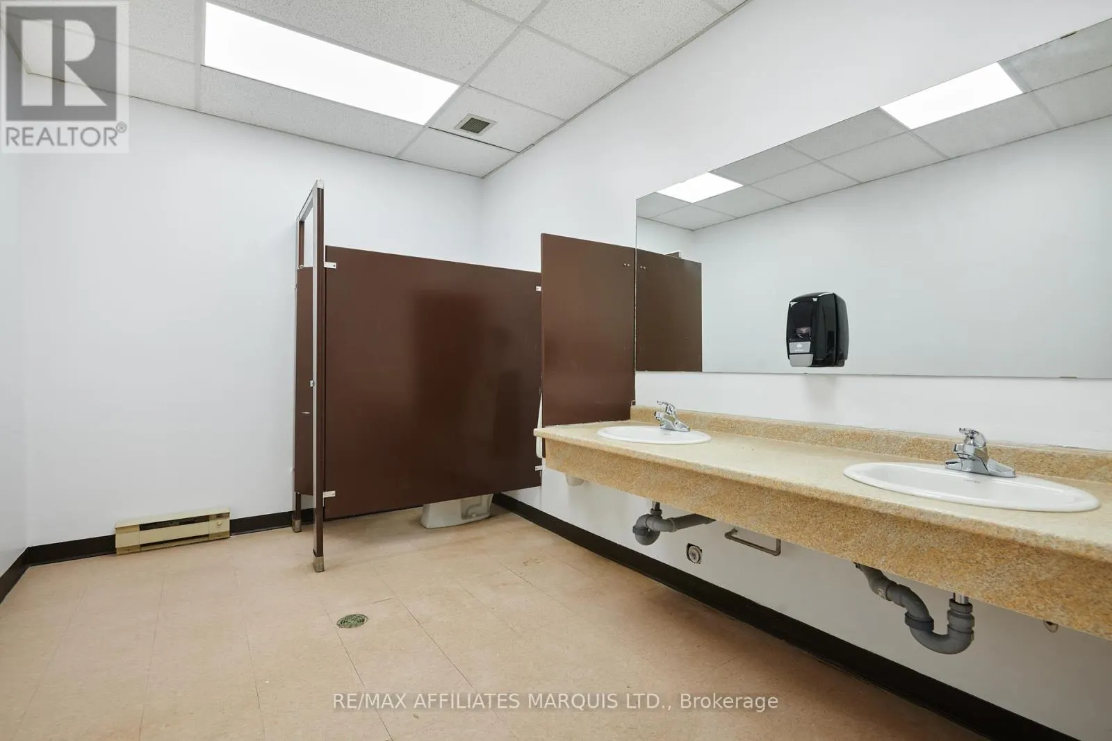 UPSTAIRS/OFFICE ROOM 6 - 41 SECOND STREET W