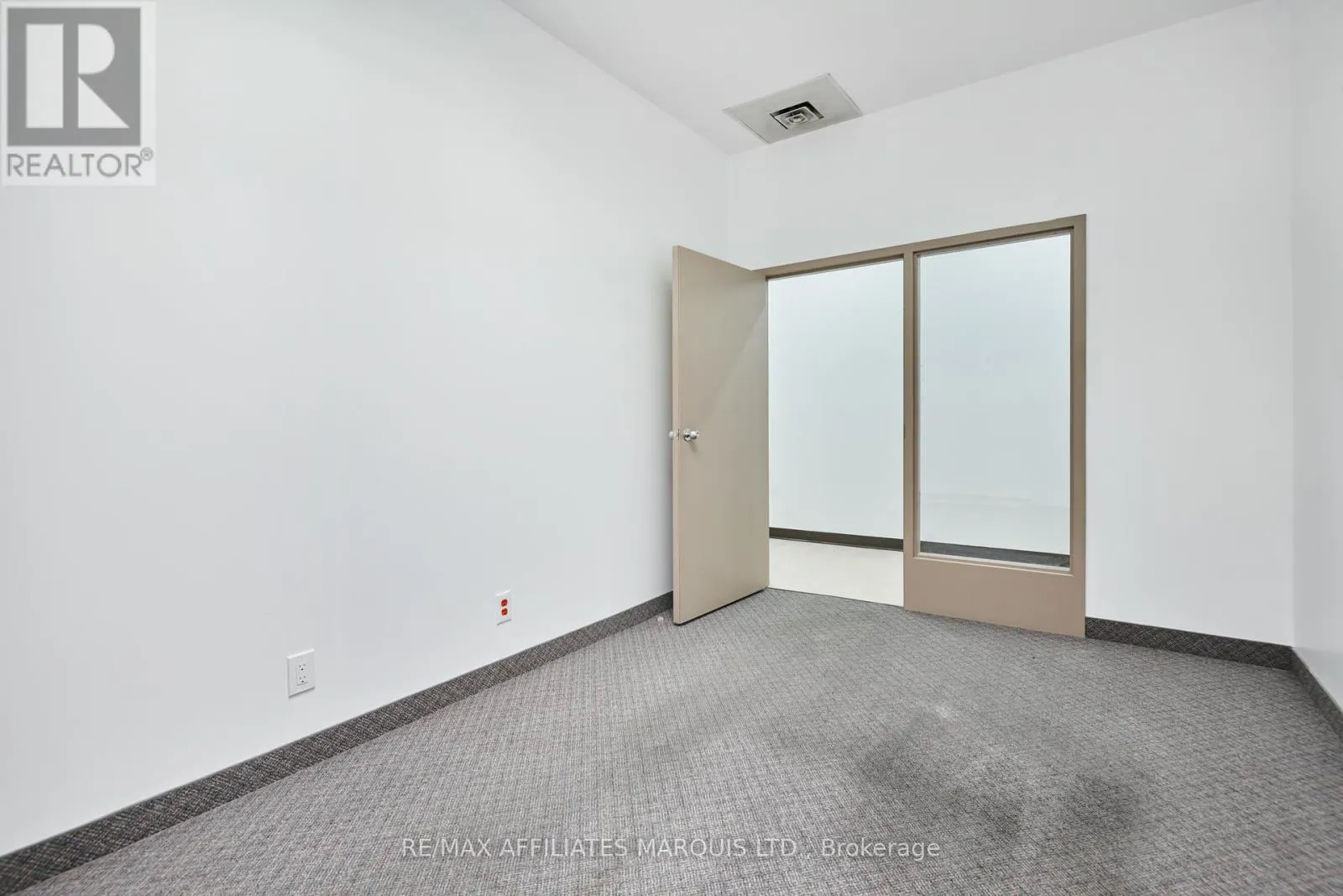 UPSTAIRS/OFFICE ROOM 6 - 41 SECOND STREET W