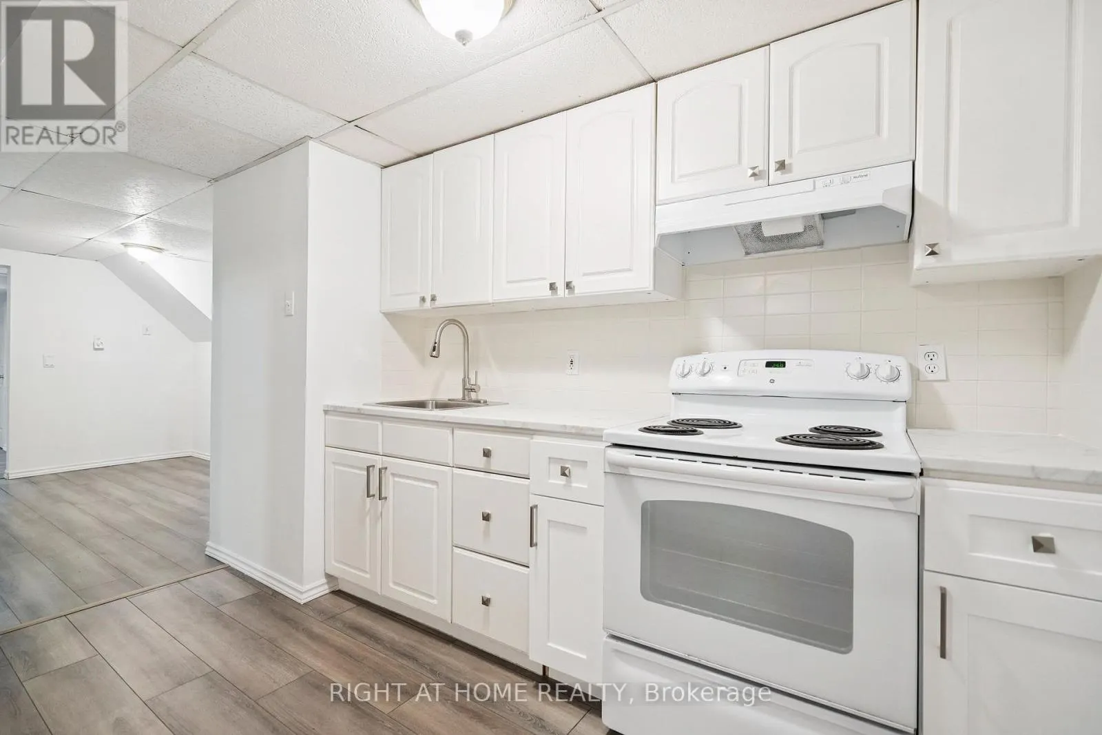 309 AMBERLY BOULEVARD