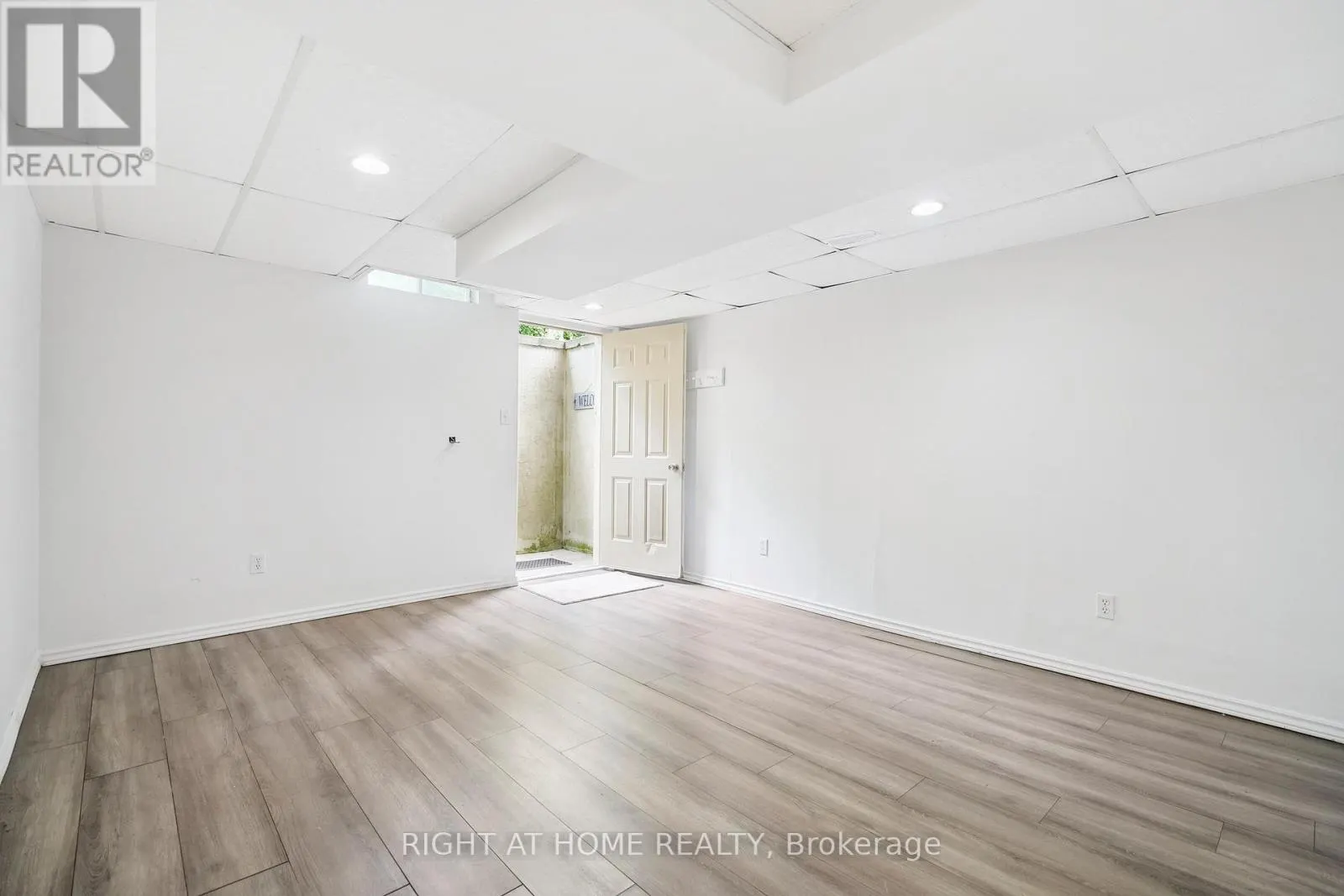 309 AMBERLY BOULEVARD