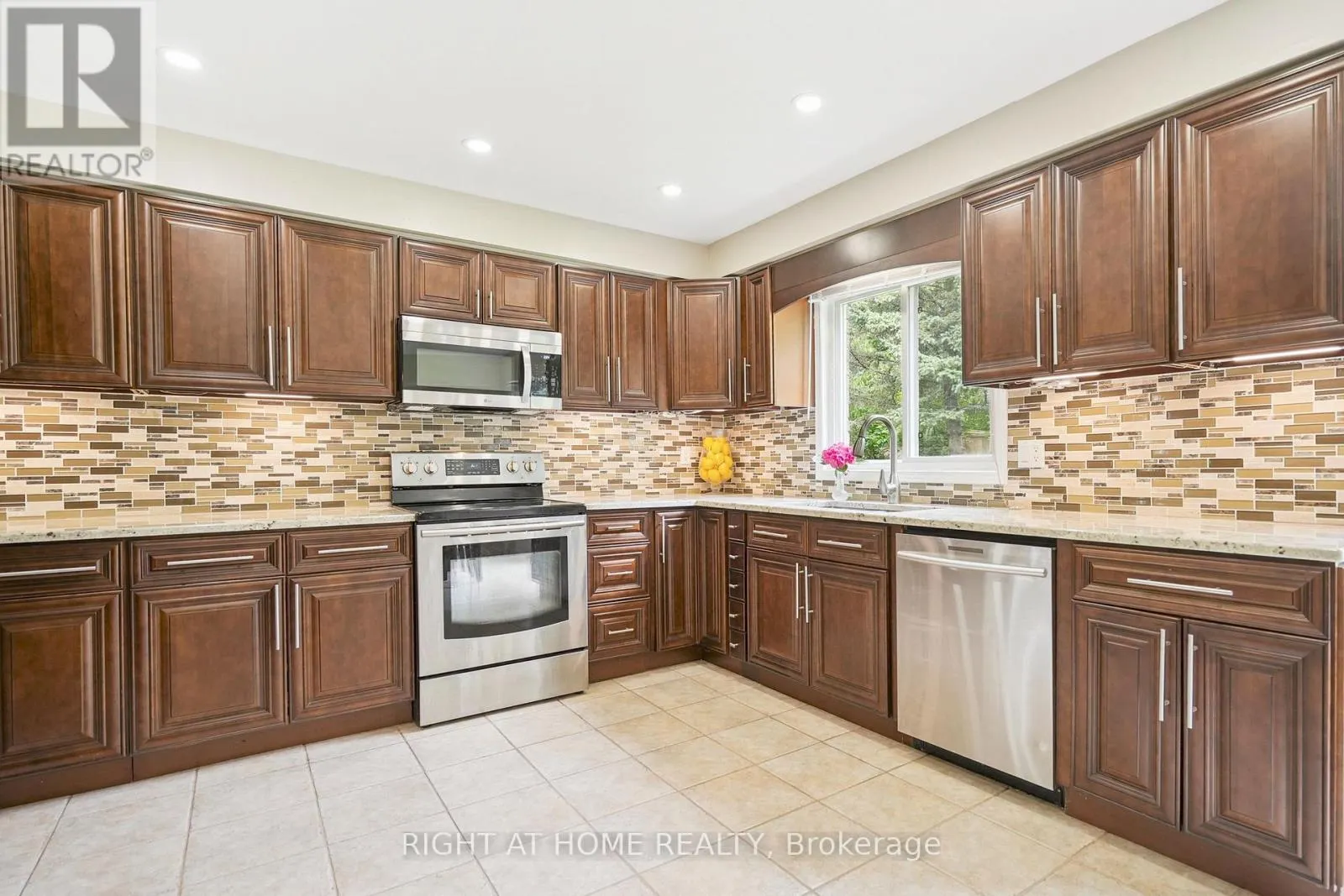 309 AMBERLY BOULEVARD