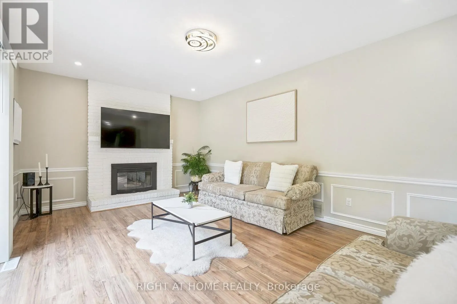 309 AMBERLY BOULEVARD