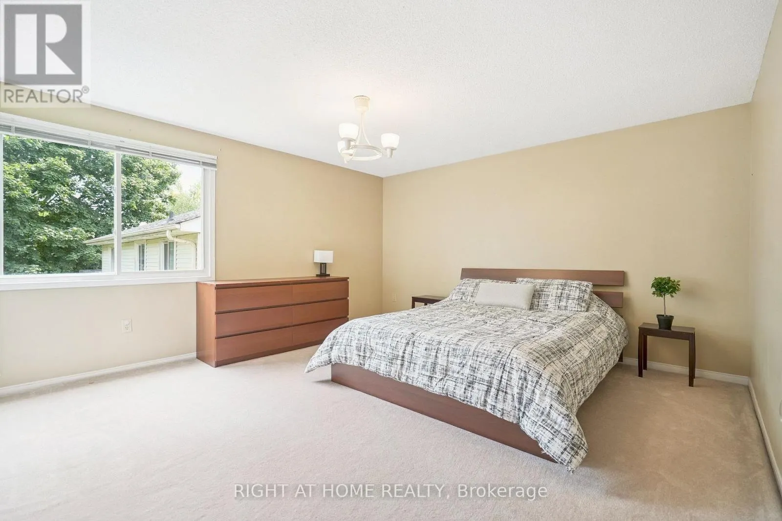 309 AMBERLY BOULEVARD