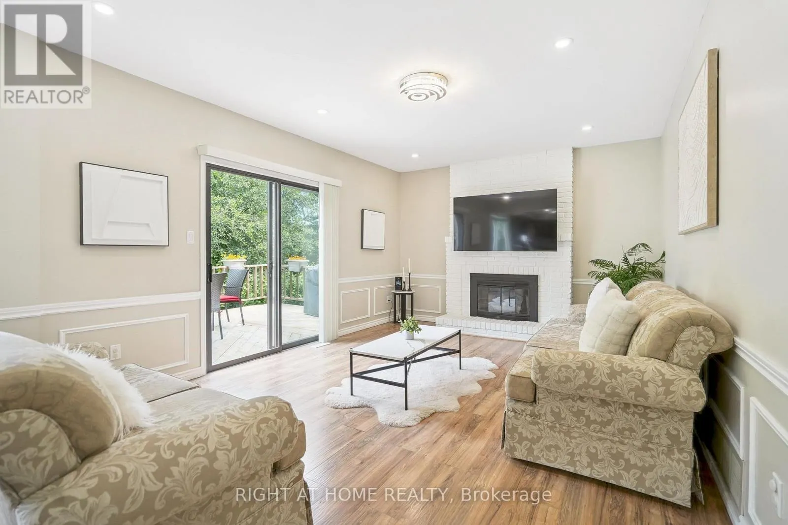 309 AMBERLY BOULEVARD