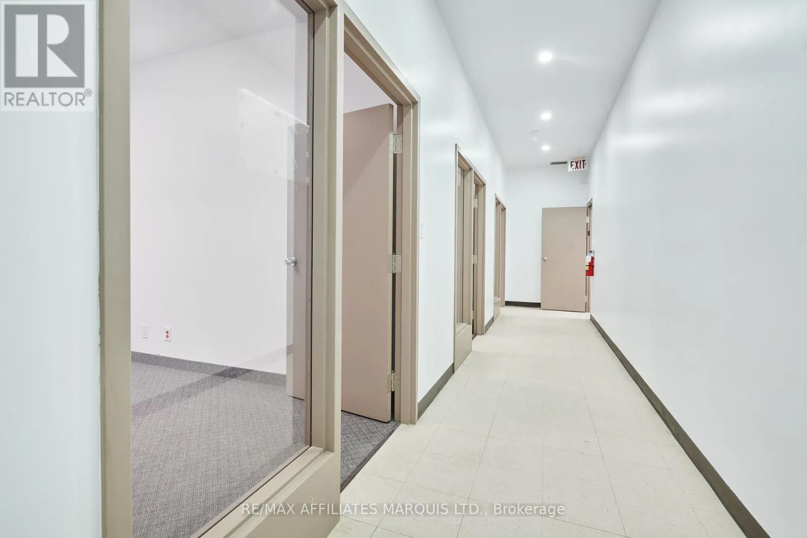 UPSTAIRS/OFFICE ROOM 9 - 41 SECOND STREET W