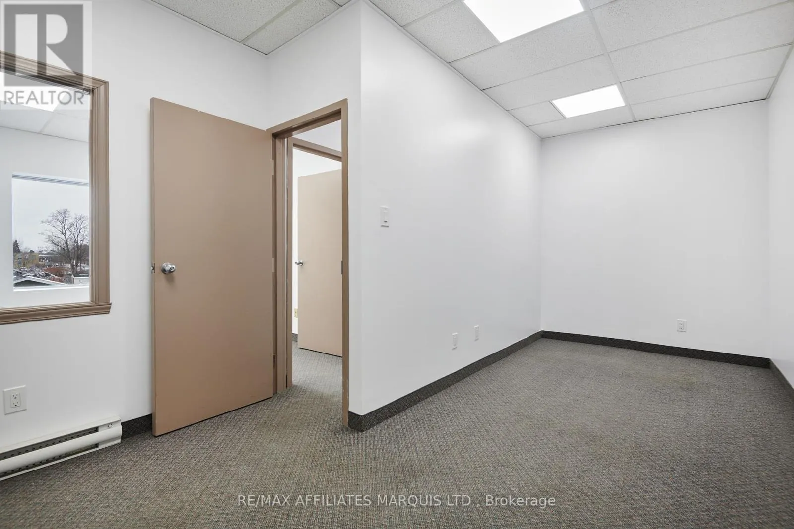 UPSTAIRS/OFFICE ROOM 9 - 41 SECOND STREET W
