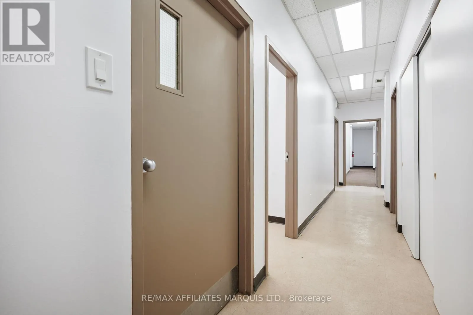 UPSTAIRS/OFFICE ROOM 9 - 41 SECOND STREET W