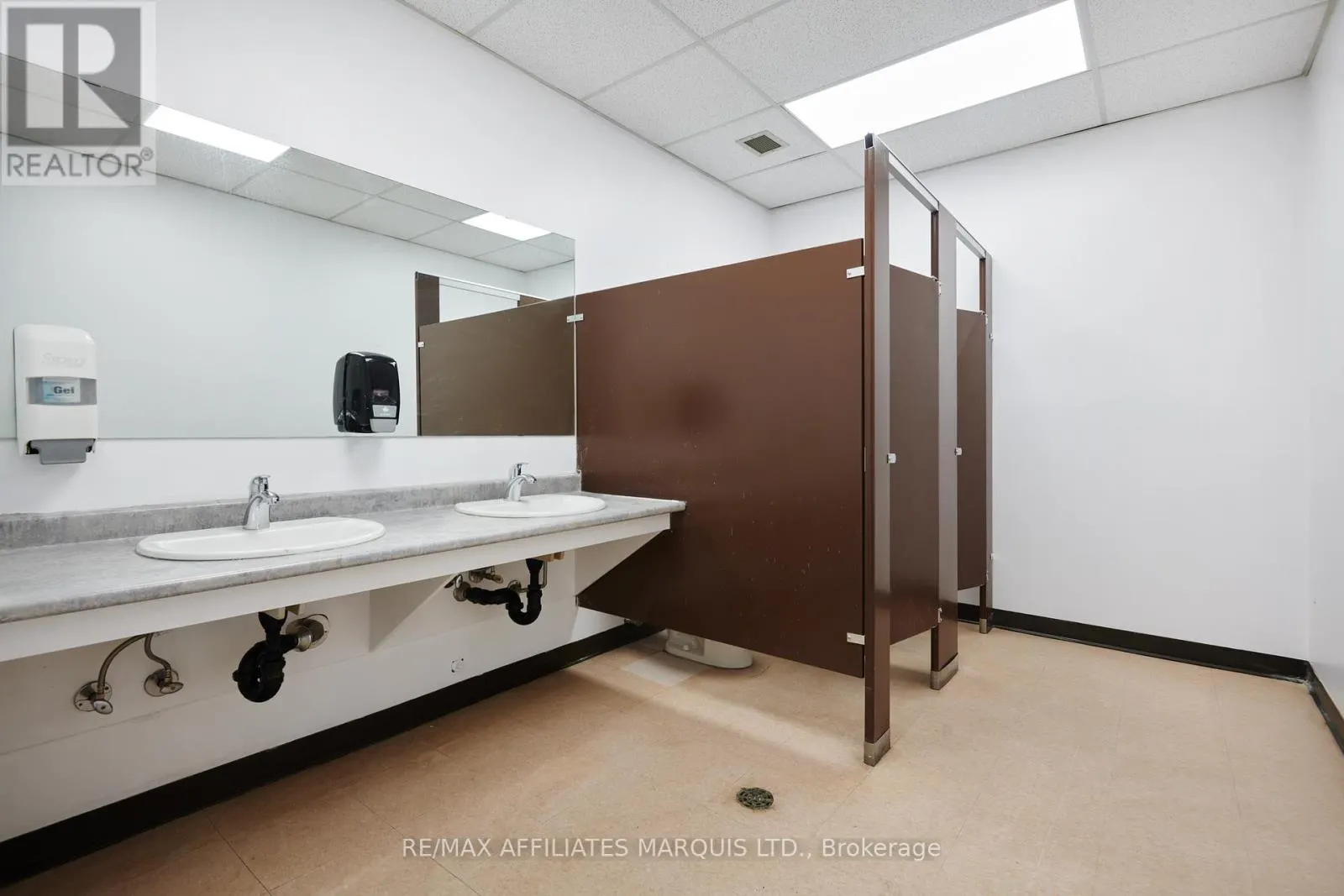 UPSTAIRS/OFFICE ROOM 9 - 41 SECOND STREET W