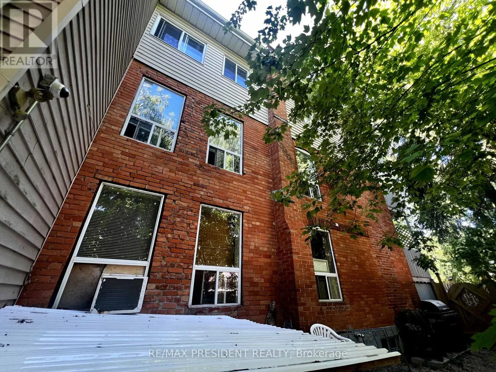 37 BOND STREET S