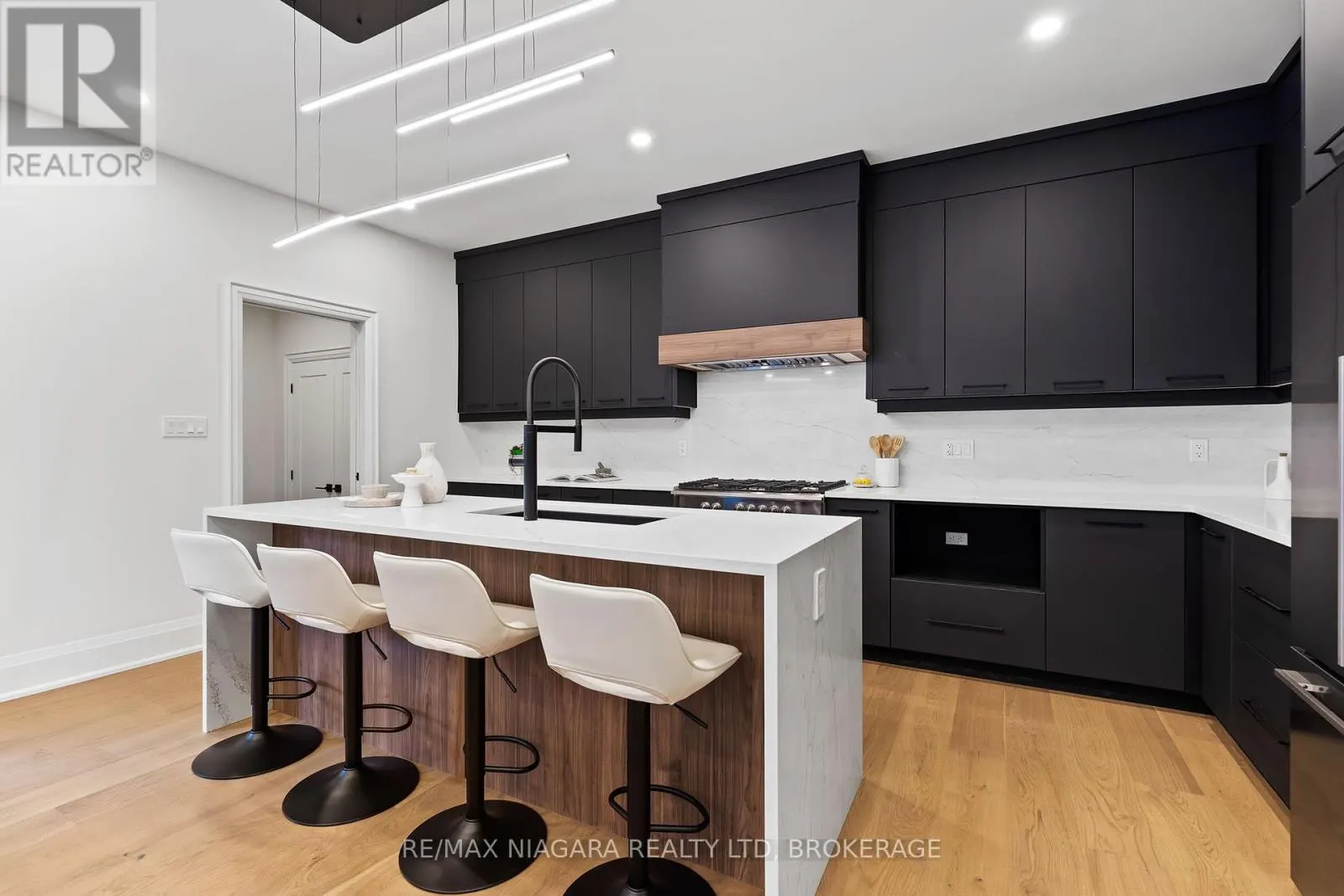 16 ACCURSI CRESCENT