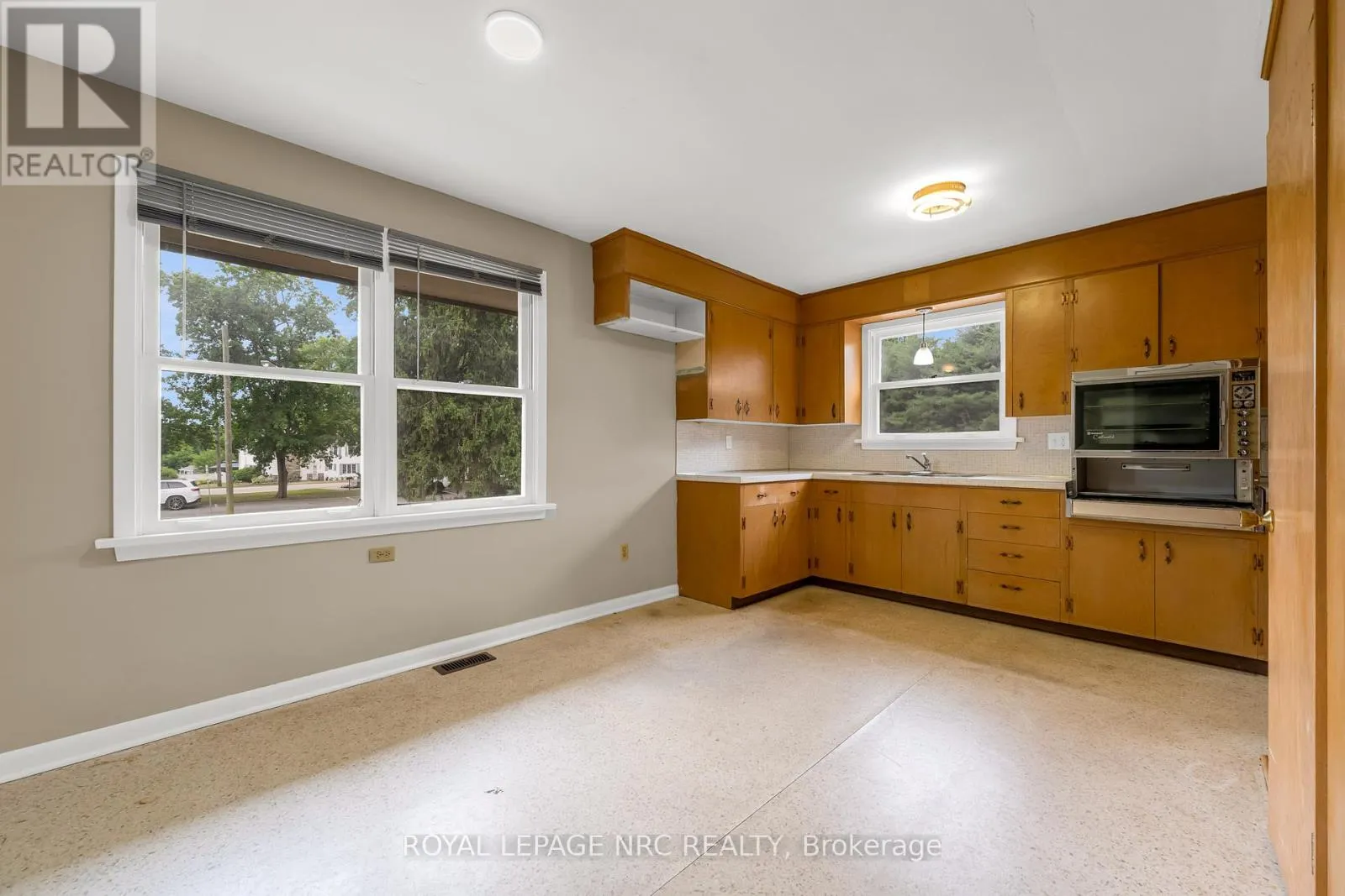489 MEMORIAL DRIVE
