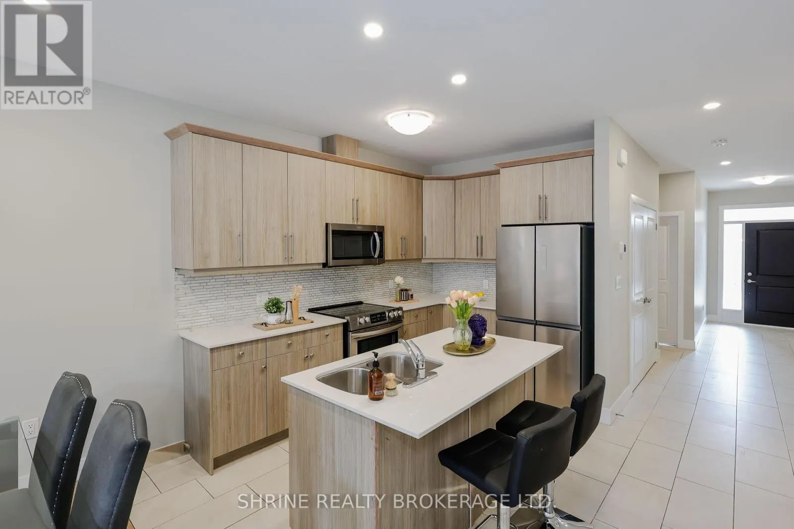 49 - 745 CHELTON ROAD, #49