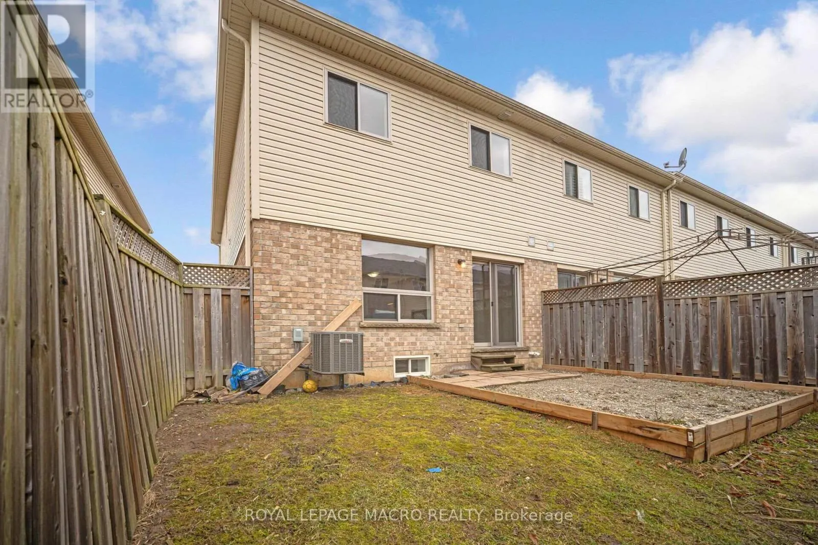 57 REDCEDAR CRESCENT