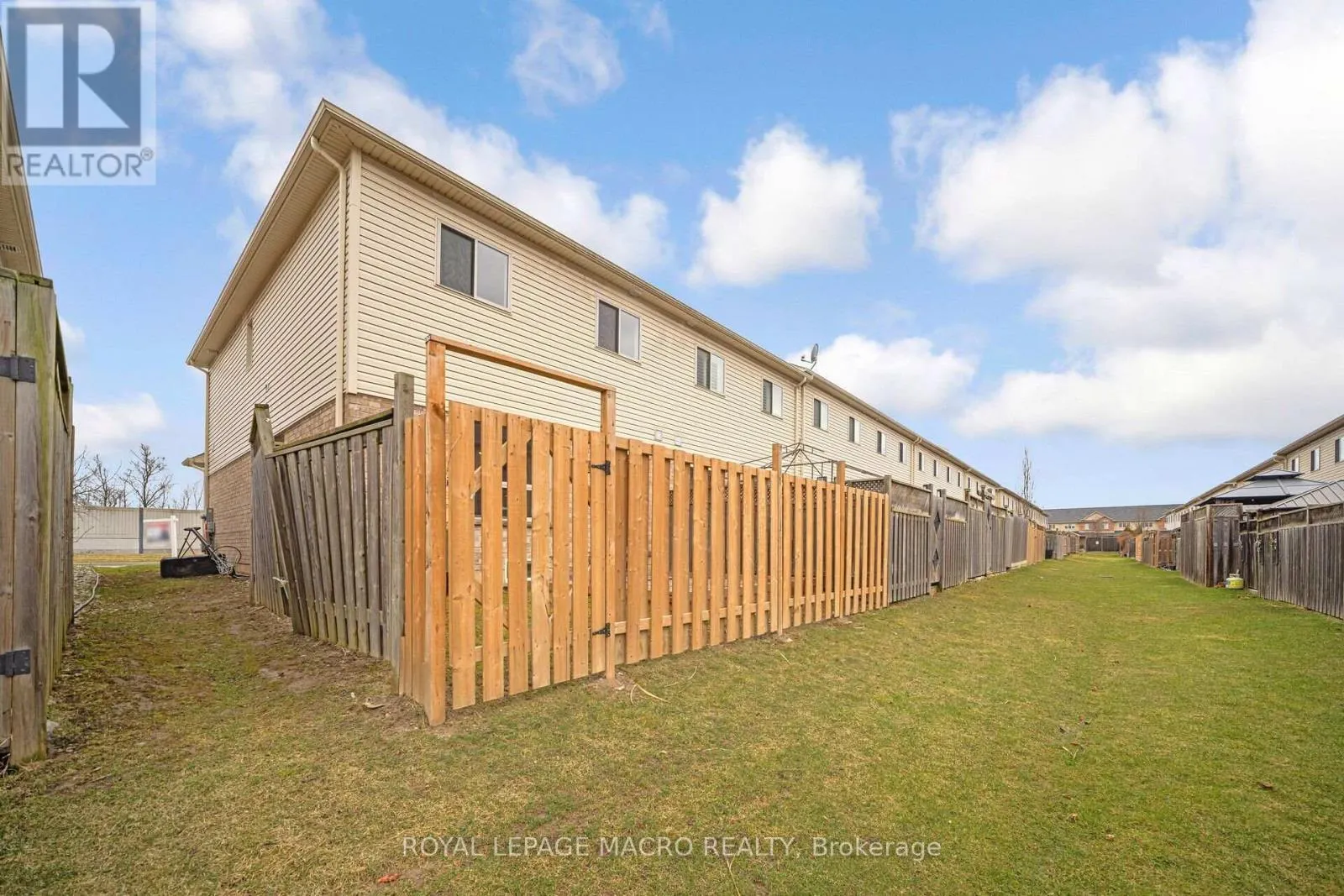 57 REDCEDAR CRESCENT
