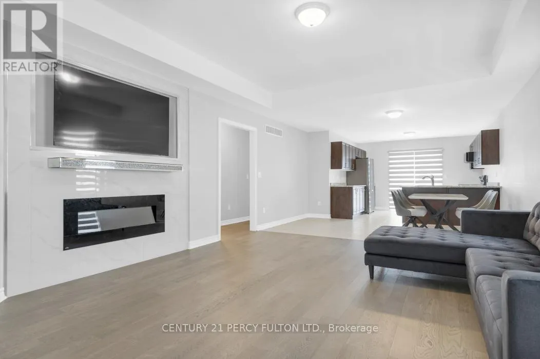 8 BRAEBURN STREET