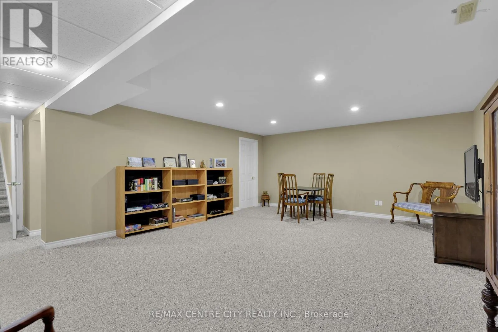 5 - 21 ST JOHNS DRIVE, #5
