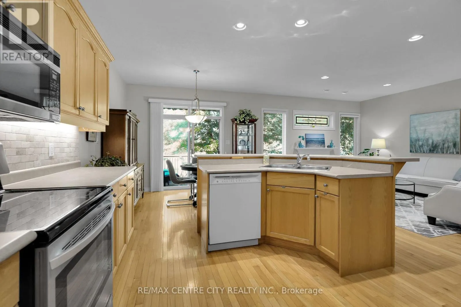 5 - 21 ST JOHNS DRIVE, #5