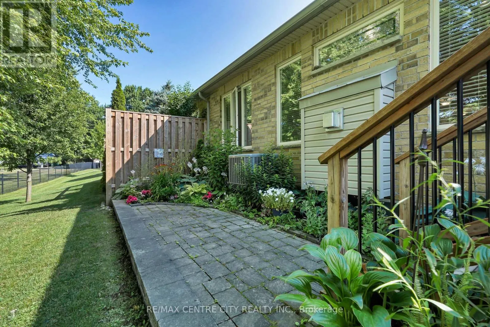 5 - 21 ST JOHNS DRIVE, #5