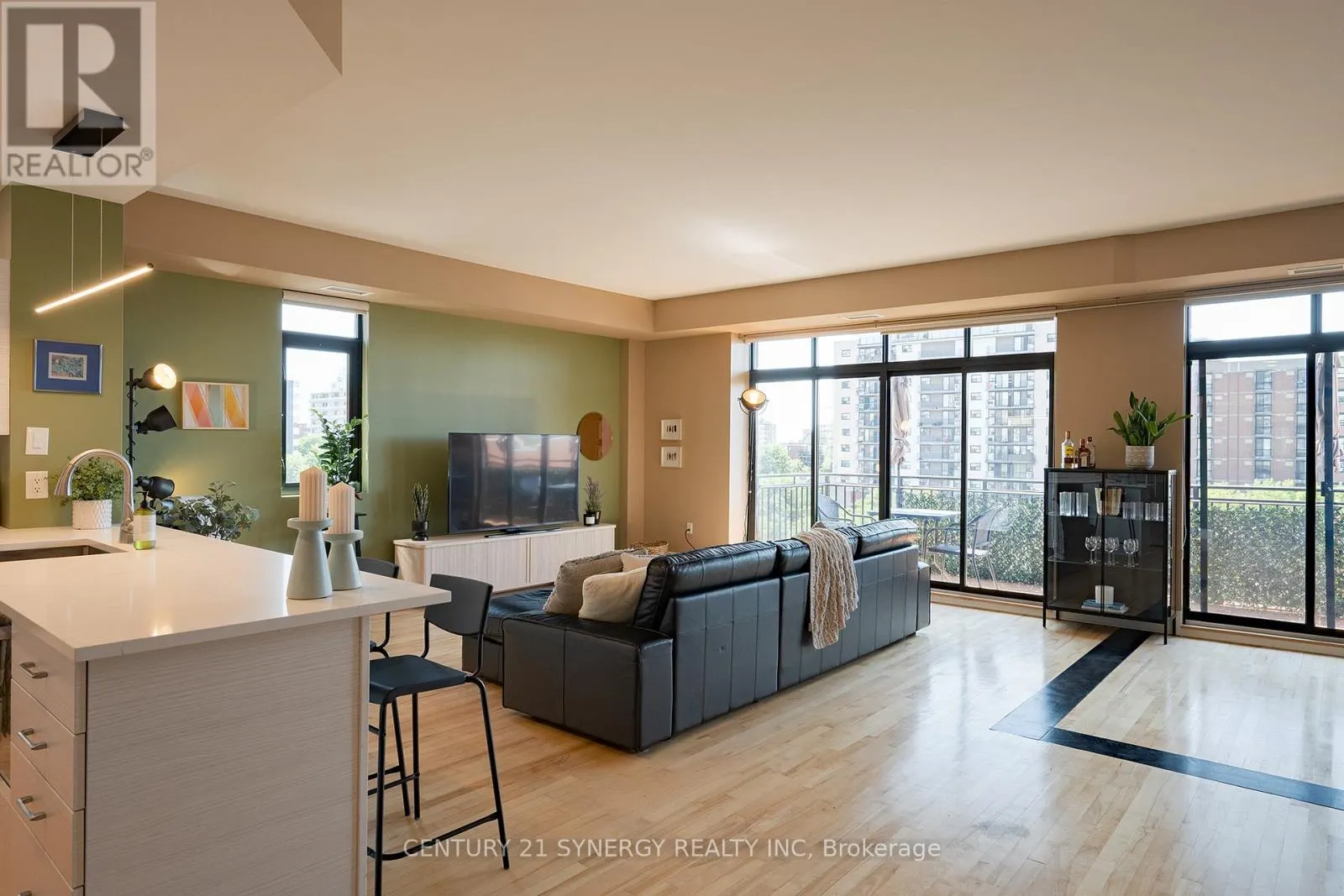 603 - 374 COOPER STREET