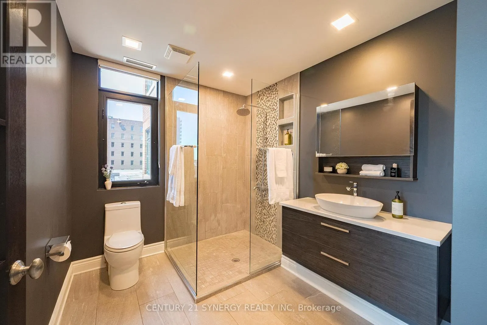 603 - 374 COOPER STREET