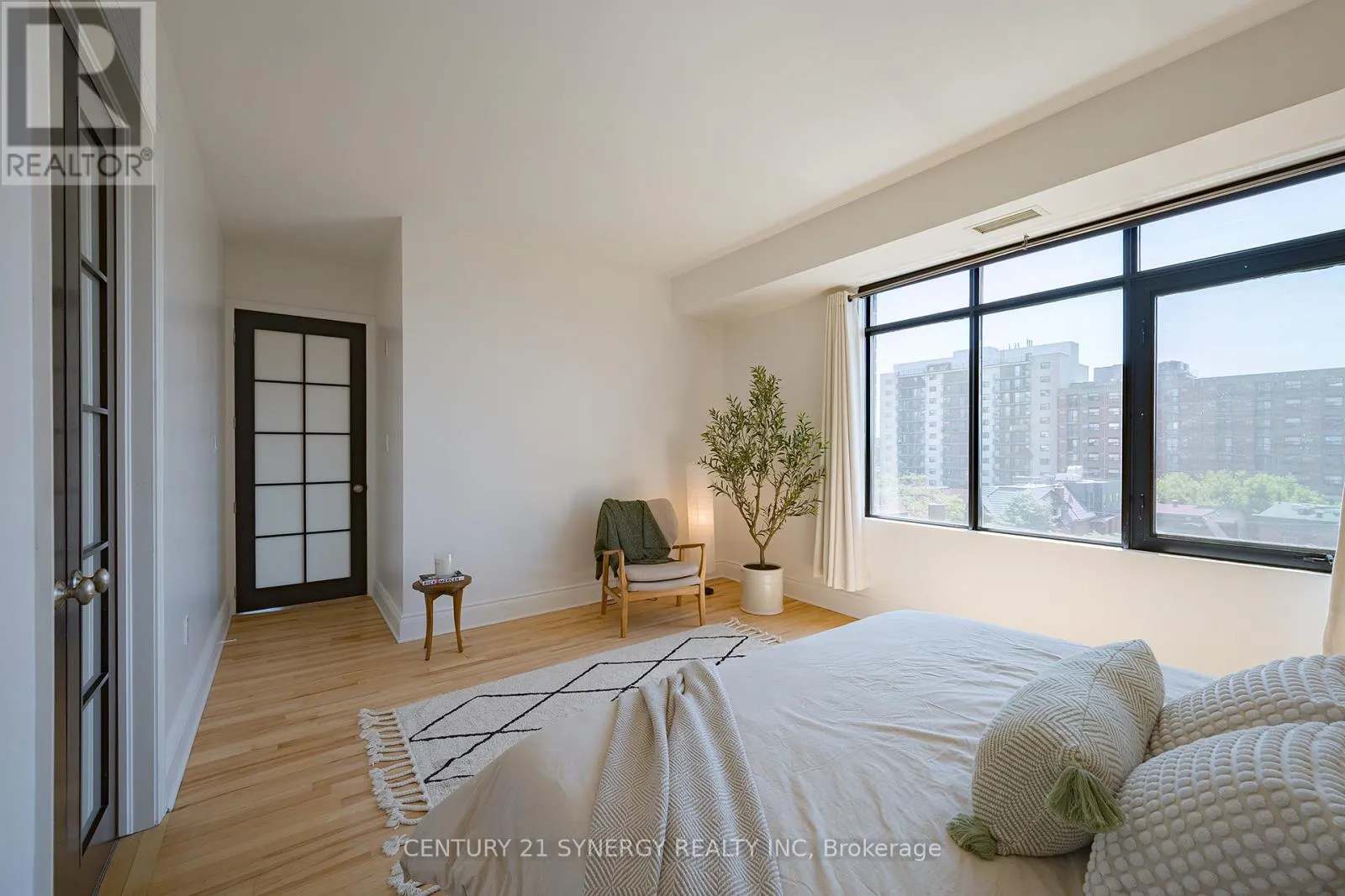 603 - 374 COOPER STREET