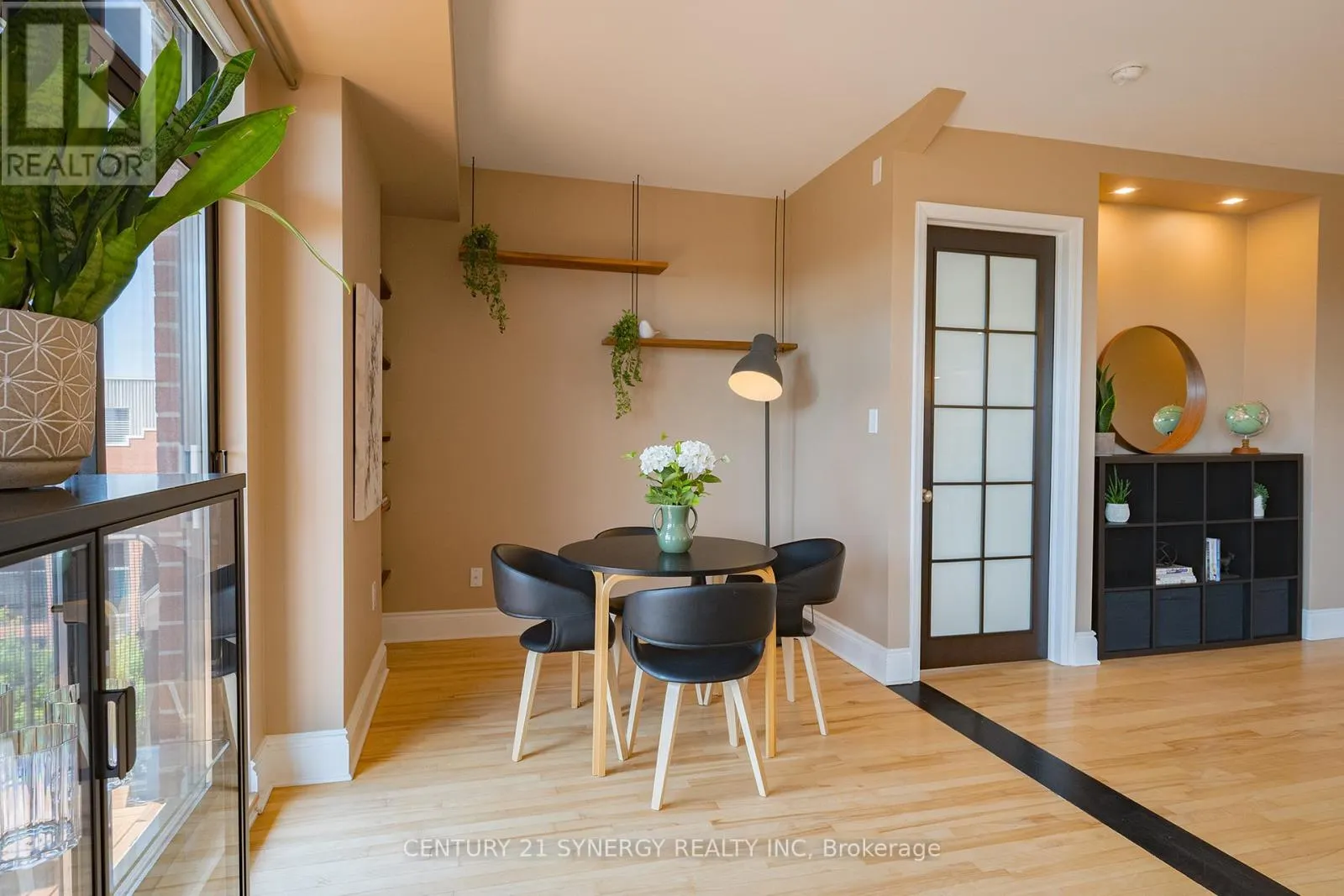 603 - 374 COOPER STREET