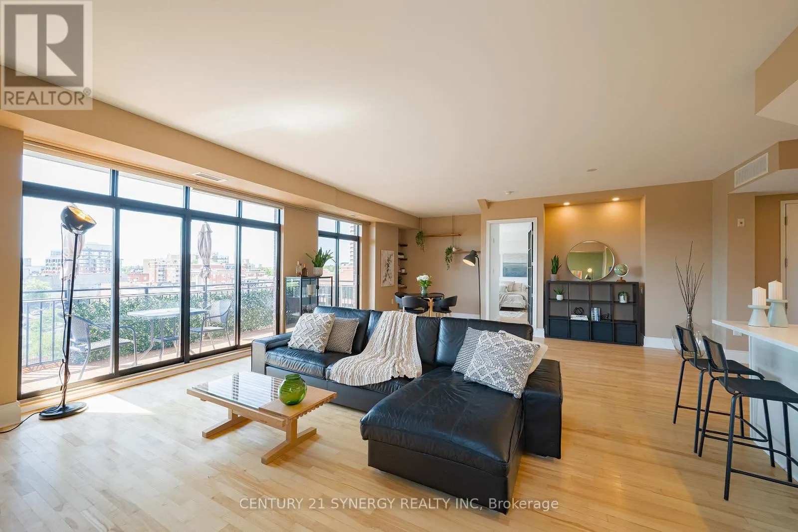 603 - 374 COOPER STREET