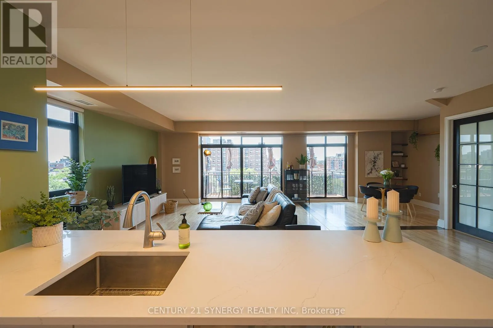 603 - 374 COOPER STREET