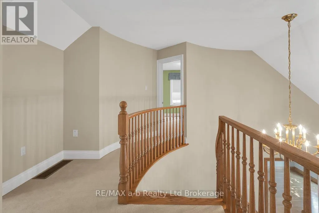 21 WINDEMERE AVENUE