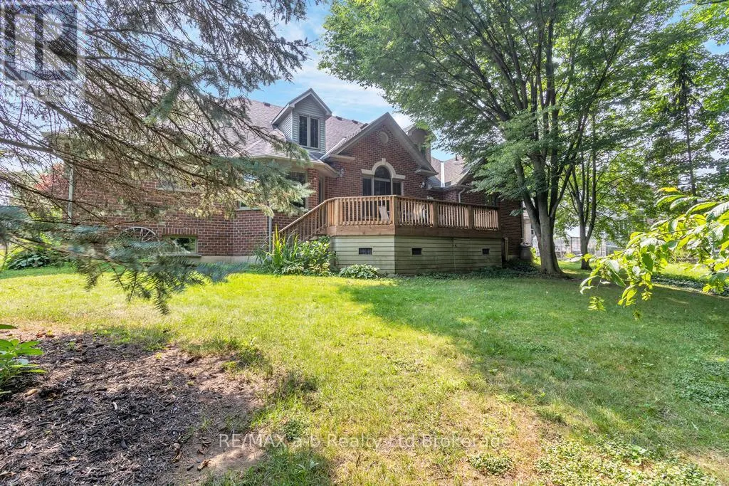 21 WINDEMERE AVENUE