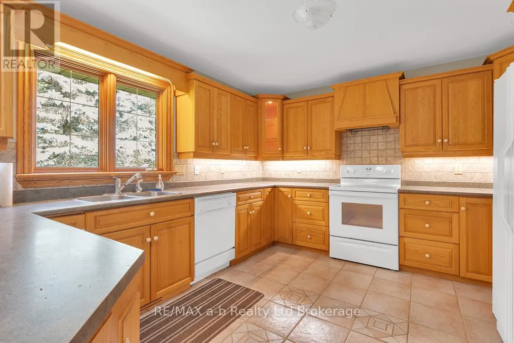 21 WINDEMERE AVENUE