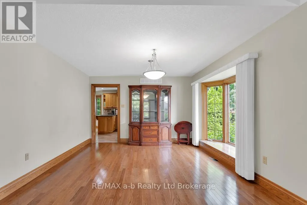 21 WINDEMERE AVENUE