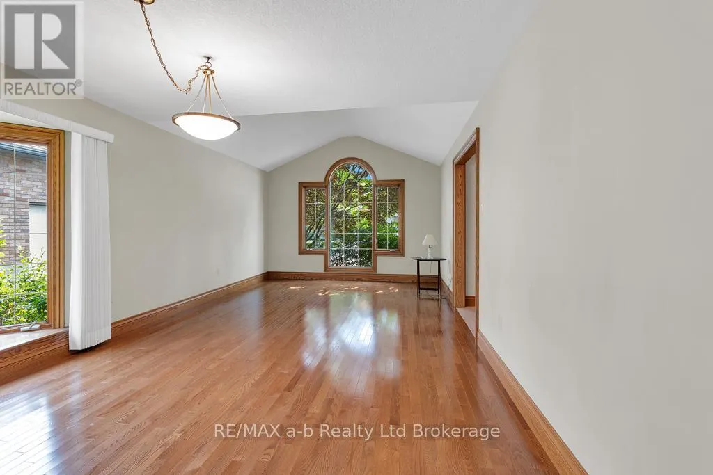 21 WINDEMERE AVENUE