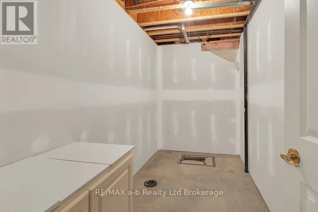 21 WINDEMERE AVENUE
